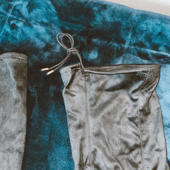 Black Thigh High Boots NEW Never Worn - Picture 3 of 3